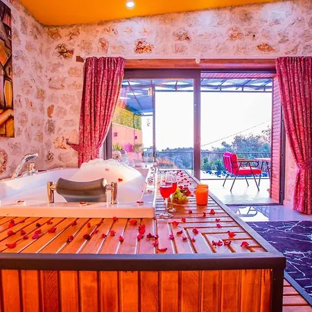 Mira Queen Apartment Kas