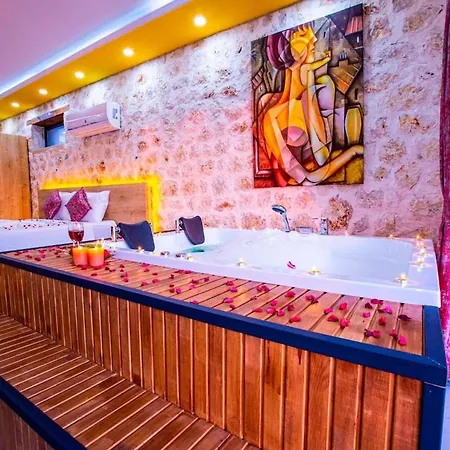 Mira Queen Daire Kaş