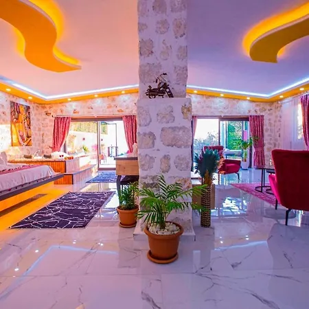 Mira Queen Kaş